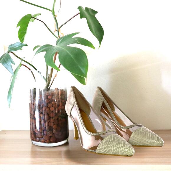 Journee Collection Gabbie Grey & Vinyl Snake Embossed Pointed Toe Pump Size 9 - Picture 1 of 6